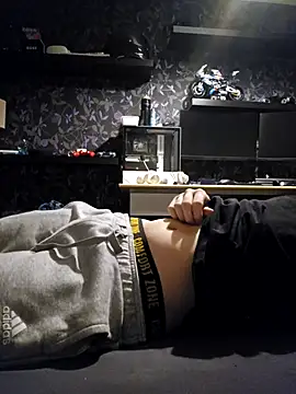 Trekkerboi online show from November 3, 2025, 9:18 pm