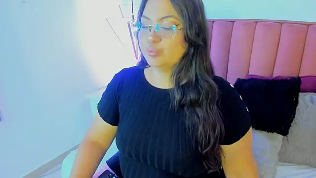 Snapshot of Tessa_Sinclaire chatting on October 3, 2025, 9:16 pm Tessa Sinclaire online show from October 3, 2025, 9:16 pm