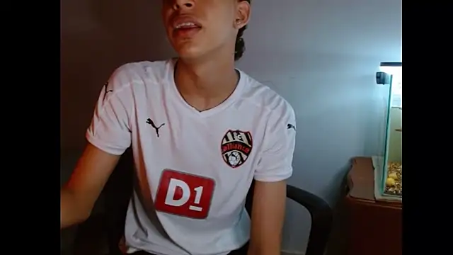 Snapshot of Xtremeplay_18 chatting on October 9, 2025, 10:32 pm Xtremeplay 18 online show from October 9, 2025, 10:32 pm