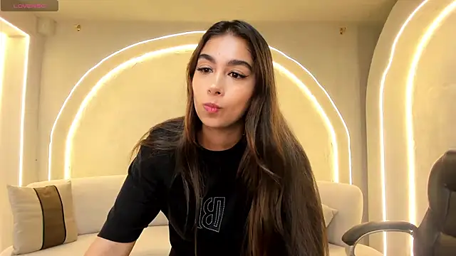 Snapshot of VeronicaBlue chatting on December 19, 2025, 1:35 pm VeronicaBlue online show from December 19, 2025, 1:35 pm