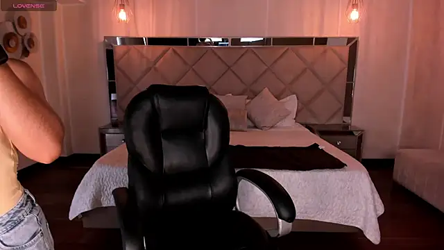 MilaColeman online show from November 3, 2025, 7:06 pm