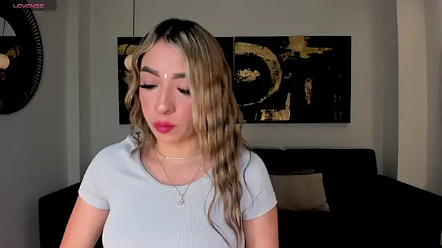 LizzCooper online show from November 8, 2025, 7:39 pm