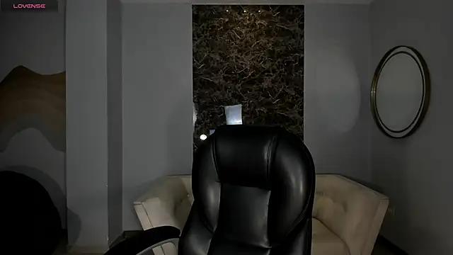 LizzCooper online show from November 13, 2025, 4:05 am