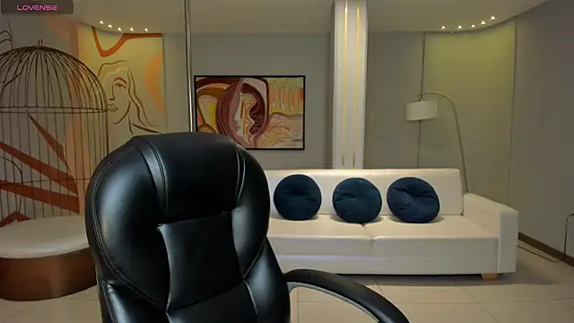 AmberColors  online show from November 5, 2025, 7:17 pm