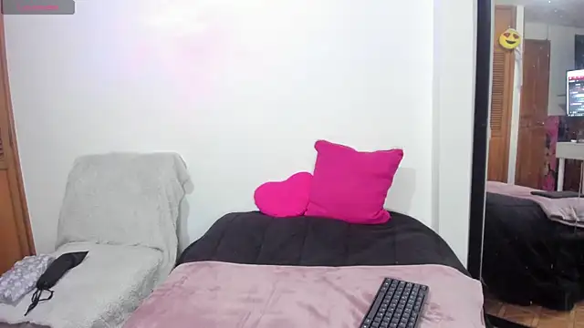 Ashley Monroe online show from November 18, 2025, 4:43 pm