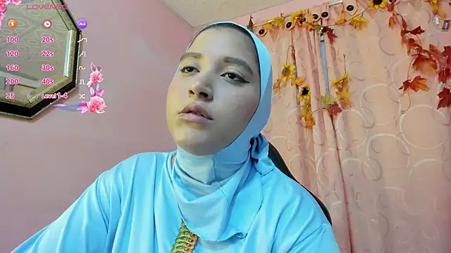 Snapshot of Azahara-Alcazar chatting on October 11, 2025, 12:50 pm Azahara-Alcazar online show from October 11, 2025, 12:50 pm