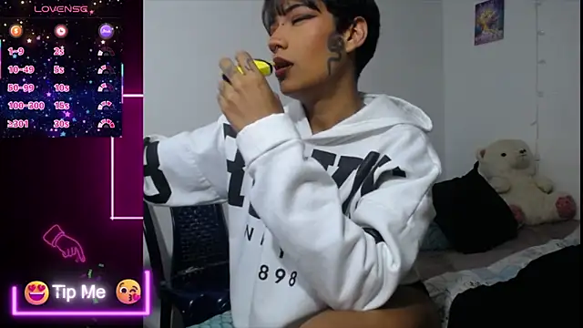 Snapshot of Papi_Mami_Live chatting on December 17, 2025, 10:04 pm Papi Mami Live online show from December 17, 2025, 10:04 pm