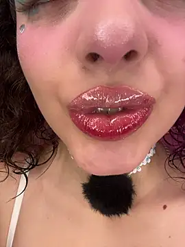 Snapshot of AriaHeavenss chatting on December 3, 2025, 12:23 am AriaHeavenss online show from December 3, 2025, 12:23 am