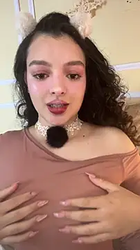 Snapshot of AriaHeavenss chatting on November 22, 2025, 12:32 am AriaHeavenss online show from November 22, 2025, 12:32 am