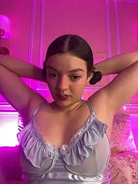 Snapshot of AriaHeavenss chatting on December 14, 2025, 2:40 am AriaHeavenss online show from December 14, 2025, 2:40 am