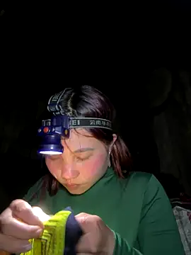 EllyBaby20 online show from December 22, 2025, 1:33 pm