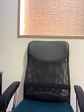 Snapshot of aki_2727 chatting on November 8, 2025, 12:47 am aki 2727 online show from November 8, 2025, 12:47 am