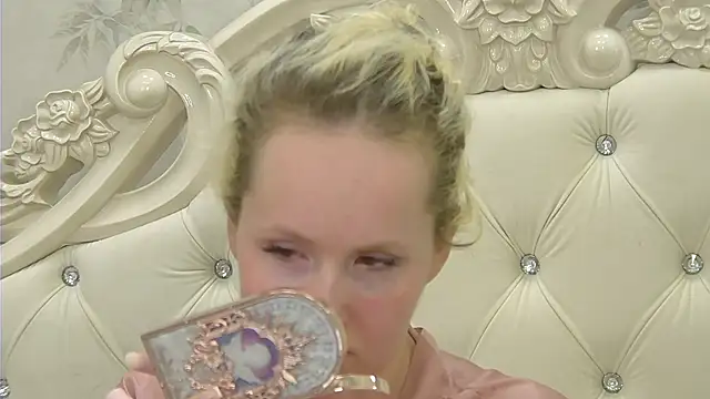 EllieFrosty  online show from October 26, 2025, 3:56 pm