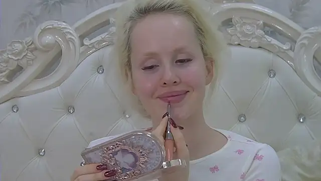 Snapshot of EllieFrosty_ chatting on February 2, 2026, 6:51 pm EllieFrosty online show from February 2, 2026, 6:51 pm