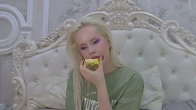 Snapshot of EllieFrosty_ chatting on January 11, 2026, 6:48 pm EllieFrosty online show from January 11, 2026, 6:48 pm