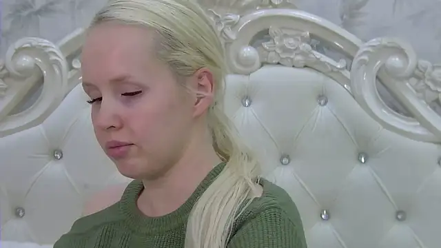 Snapshot of EllieFrosty_ chatting on January 16, 2026, 6:12 pm EllieFrosty online show from January 16, 2026, 6:12 pm