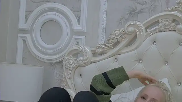 Snapshot of EllieFrosty_ chatting on February 8, 2026, 7:22 pm EllieFrosty online show from February 8, 2026, 7:22 pm