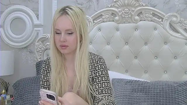 EllieFrosty  online show from April 6, 2026, 4:46 am