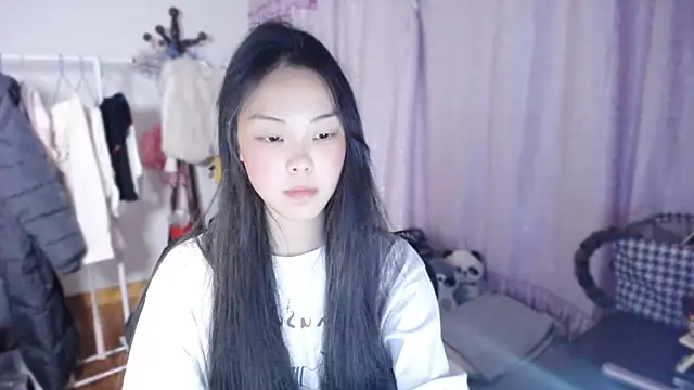 yao-yao  online show from December 5, 2025, 11:53 am