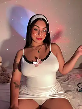 Snapshot of Linda_Saenz_ chatting on July 8, 2026, 5:19 am Linda Saenz online show from July 8, 2026, 5:19 am