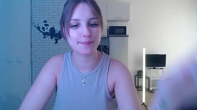 Leonaalove online show from April 1, 2026, 11:22 am