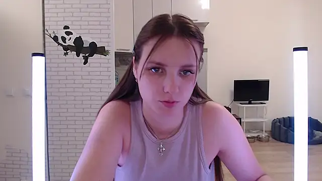 Leonaalove online show from April 15, 2026, 8:09 am