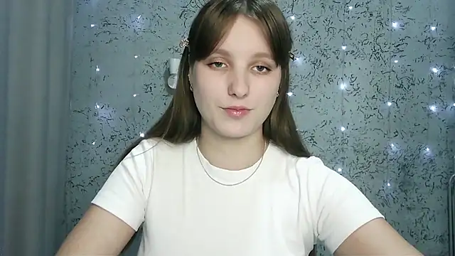 Snapshot of Leonaalove chatting on December 1, 2025, 10:38 am Leonaalove online show from December 1, 2025, 10:38 am