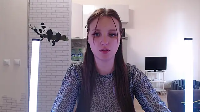 Leonaalove online show from April 23, 2026, 1:13 pm