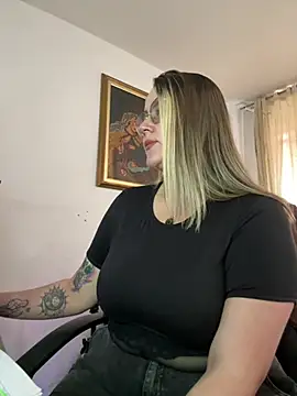 CurvyLust x online show from May 28, 2026, 3:40 pm