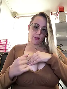 CurvyLust x online show from February 20, 2026, 3:03 pm