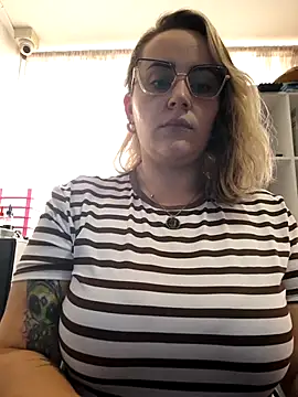 CurvyLust x online show from November 4, 2025, 4:55 pm