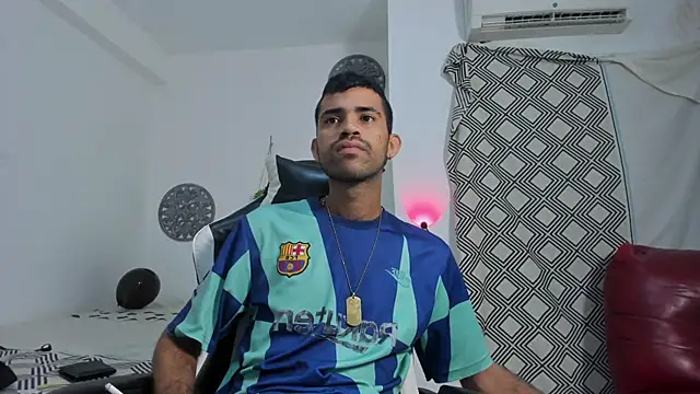 adri sexboy229 online show from October 17, 2025, 6:06 am