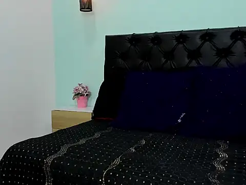 Marianee Rousse online show from November 10, 2025, 10:15 pm