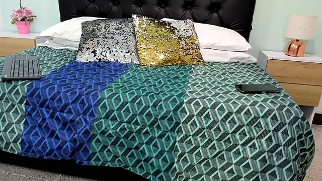 Marianee Rousse online show from December 3, 2025, 11:20 am