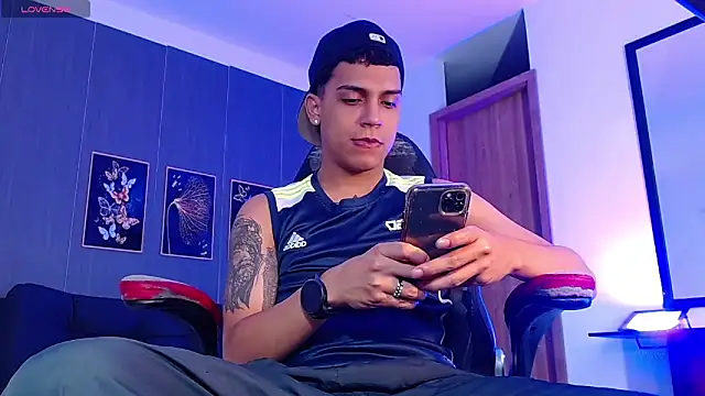 Snapshot of david_santos16 chatting on October 6, 2025, 4:57 am david santos16 online show from October 6, 2025, 4:57 am