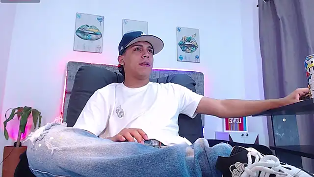 Snapshot of david_santos16 chatting on December 14, 2025, 11:43 pm david santos16 online show from December 14, 2025, 11:43 pm