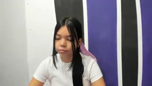 shy luna18 online show from January 18, 2026, 1:14 pm