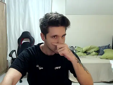 Snapshot of 2handsomemann chatting on September 16, 2025, 12:00 am 2handsomemann online show from September 16, 2025, 12:00 am