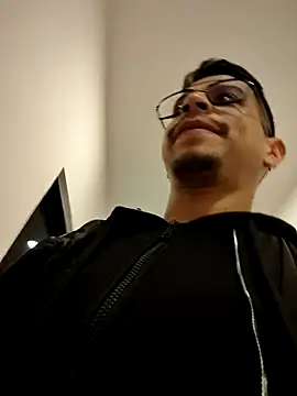 Juann-cock online show from November 24, 2025, 5:02 pm