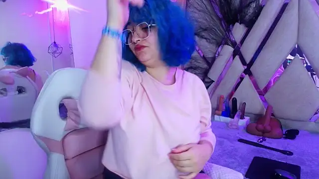 Lilith curvy online show from November 2, 2025, 8:03 pm