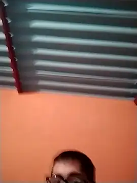 KingMaxiZ online show from October 28, 2025, 5:18 am