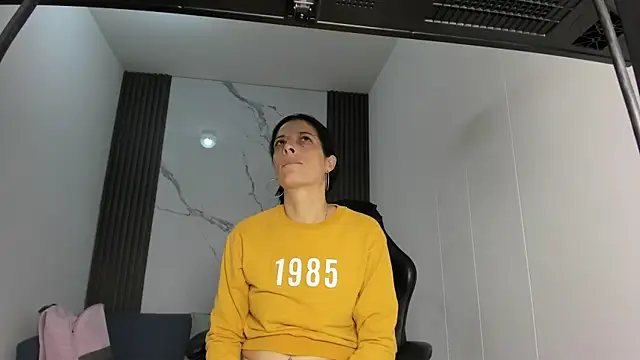 Snapshot of ShaunaDream chatting on September 26, 2025, 2:51 am ShaunaDream online show from September 26, 2025, 2:51 am