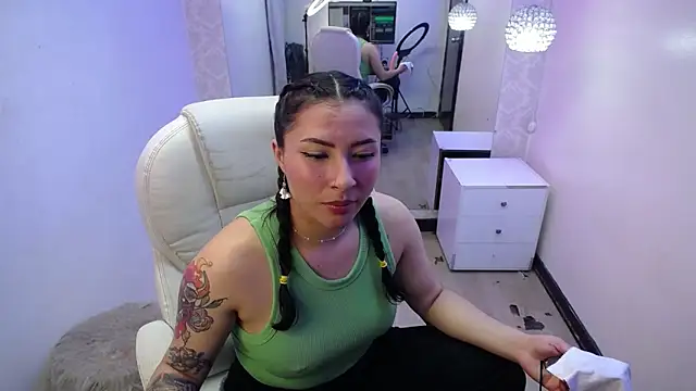 Snapshot of nicolee_8 chatting on September 18, 2025, 4:04 am nicolee 8 online show from September 18, 2025, 4:04 am