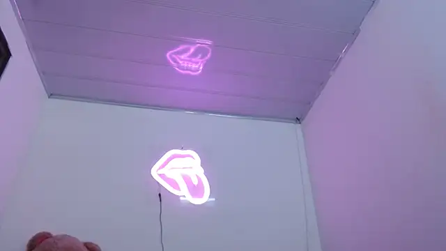 Snapshot of valerii_fox_69 chatting on December 3, 2025, 5:08 am valerii fox 69 online show from December 3, 2025, 5:08 am