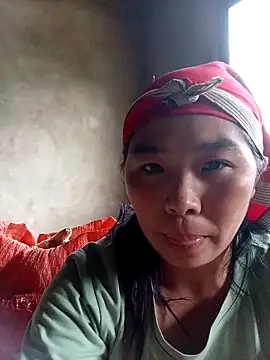 Snapshot of quynhkoolbae chatting on October 13, 2025, 9:44 am quynhkoolbae online show from October 13, 2025, 9:44 am