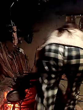 quynhkoolbae online show from February 10, 2026, 11:48 pm