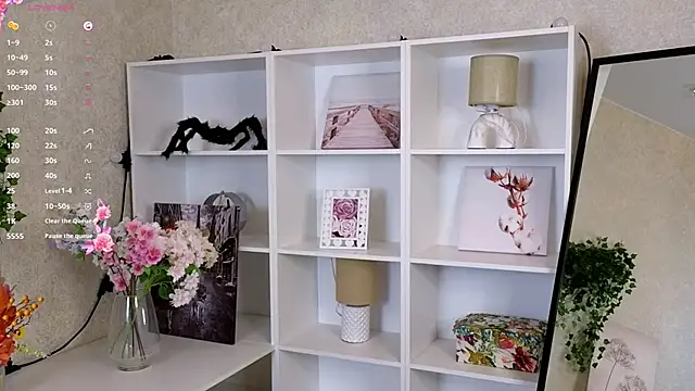 Snapshot of TraciMyntti chatting on November 13, 2025, 1:31 am TraciMyntti online show from November 13, 2025, 1:31 am