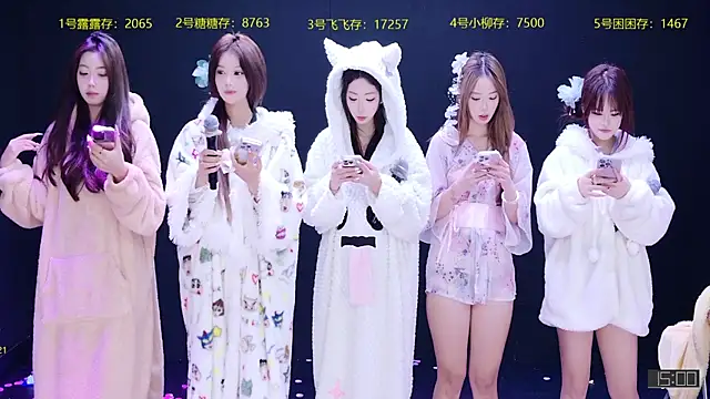 Snapshot of CrazyGirl-888 chatting on October 28, 2025, 2:38 pm CrazyGirl-888 online show from October 28, 2025, 2:38 pm