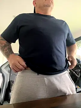 Snapshot of mrlovinhusband chatting on September 20, 2025, 12:54 pm mrlovinhusband online show from September 20, 2025, 12:54 pm