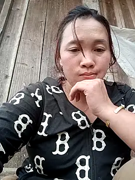 miumiu 00 online show from November 10, 2025, 5:12 am